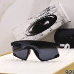 OAKLEY